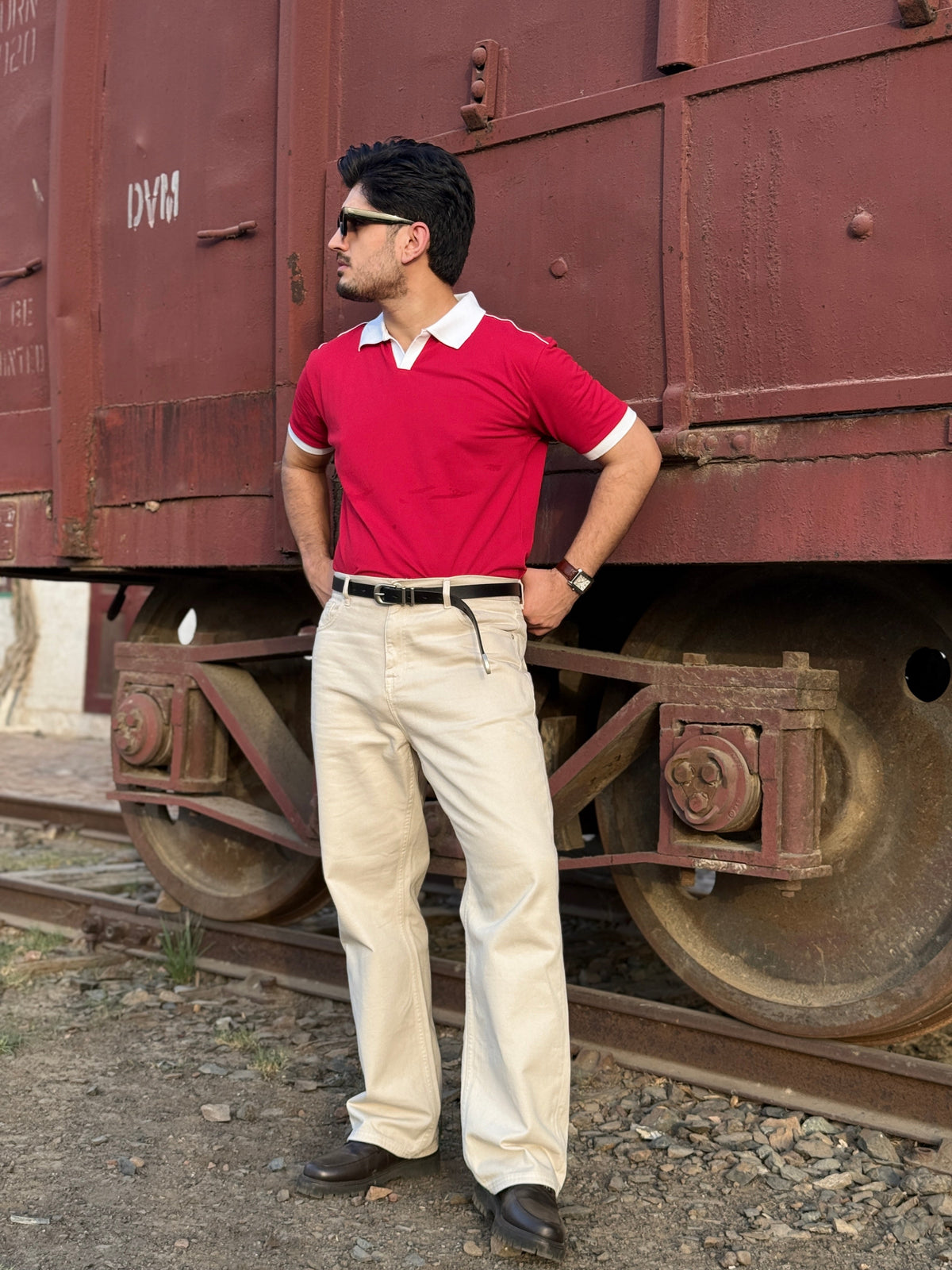 contrast Polos